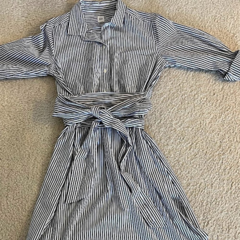 Women NWOT GAP white with black stripes long sleeves maxi / midi shirt dress